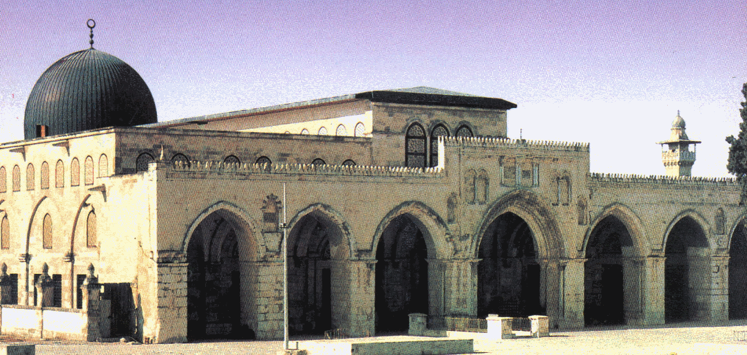 من أول من بنى المسجد ذو القبة الرمادية؟